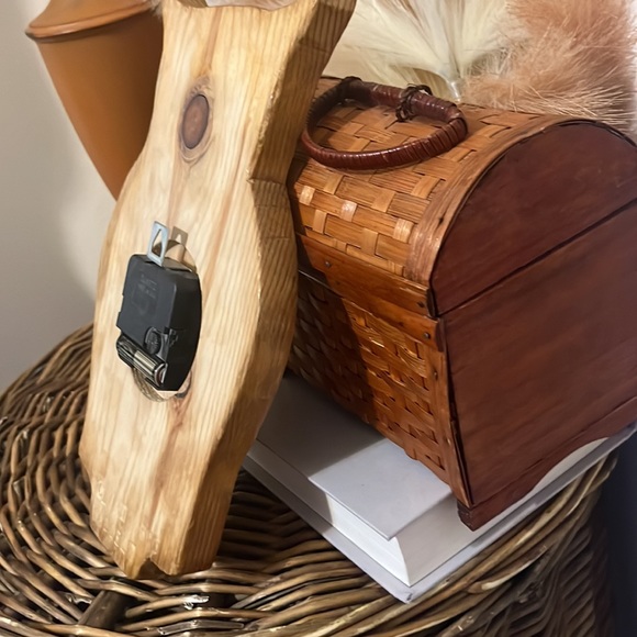 Vintage Wooden Hand Carved Owl Clock/ 11.5 x 7 x .75 LHW - Picture 7 of 7